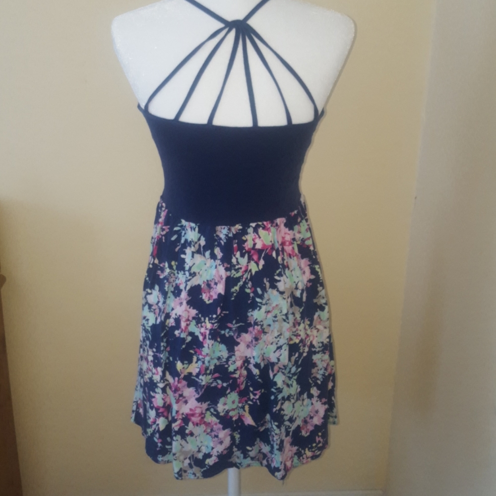 Summer dress - Picture 3 of 6